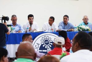 Wellington Arnaud socializa con comunitarios de La Altagracia y municipio San Pedro de Macorís